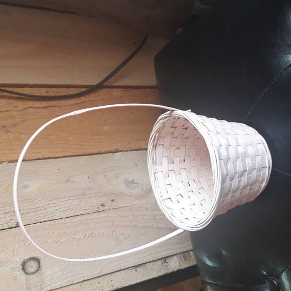 Pink wicker circle basket - Picture 9 of 12